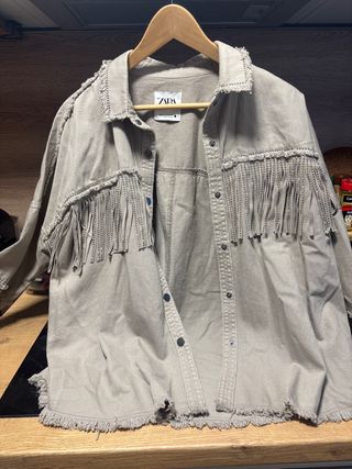 Chaqueta Zara flecos beige