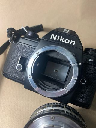Cámara Nikon EM