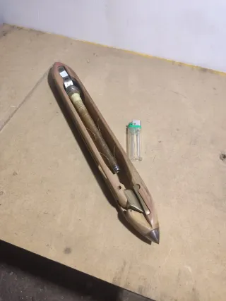 Lanzadera antigua para telar