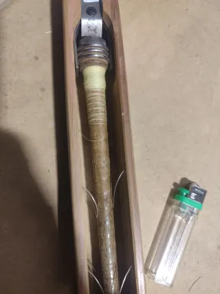 Lanzadera antigua para telar