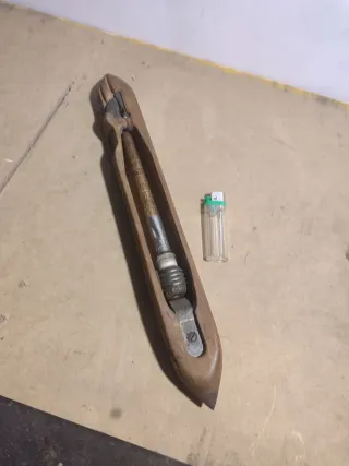 Lanzadera de telar antigua de madera