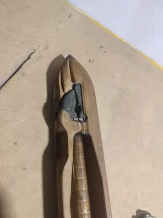 Lanzadera de telar antigua de madera