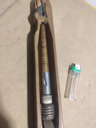 Lanzadera de telar antigua de madera