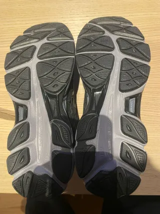 Zapatillas Asics Negras y Grises