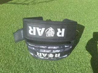 Rack de gimnasio con banco y barra