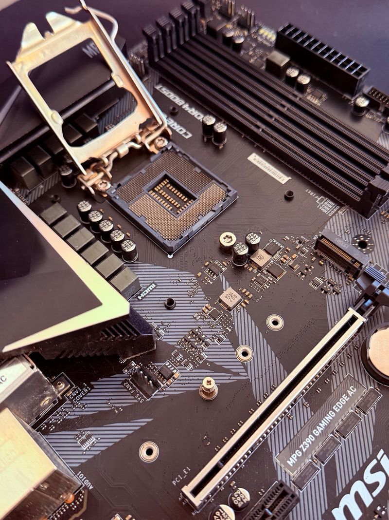 Pack CPU + Placa Base (i5-9600KF + MSI Z390 AC) afbeelding 4