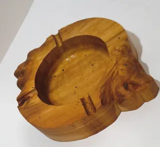 Posacenere in legno antico con due teste