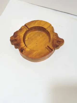 Posacenere in legno antico con due teste