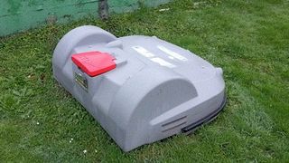 Robot cortacésped gris