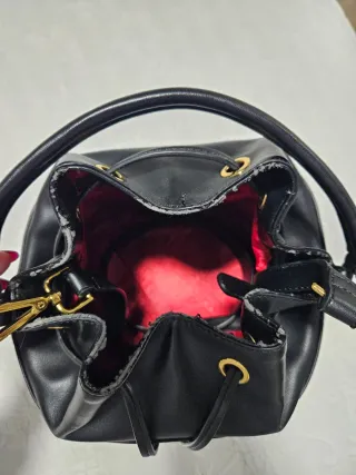 Bolso Love Moschino Negro con Tachuelas Doradas