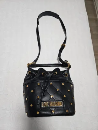 Bolso Love Moschino Negro con Tachuelas Doradas