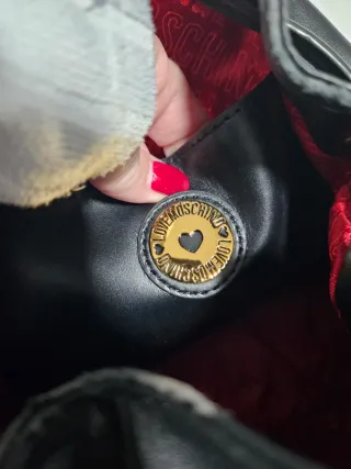 Bolso Love Moschino Negro con Tachuelas Doradas