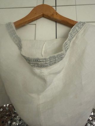 Chaqueta blanca con detalles plateados
