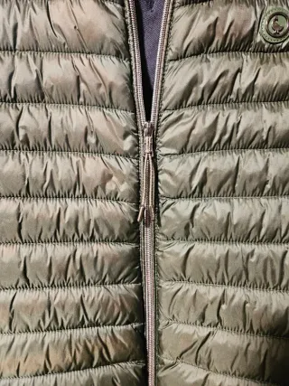 Chaleco y niki junto