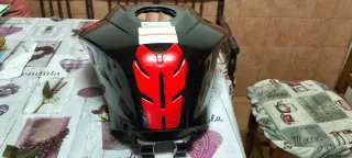 Cubre depósito Aprilia Negro