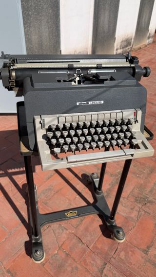 Máquina escribir Olivetti Linea 98 + mesa