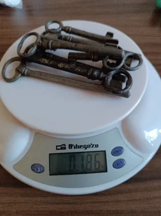 8 llaves antiguas de metal