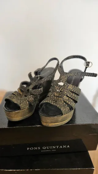 Sandalias cuña Pons Quintana verdes y doradas
