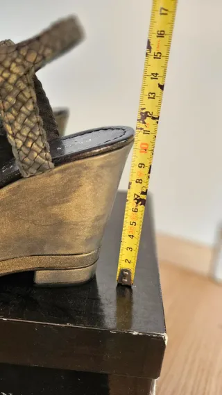 Sandalias cuña Pons Quintana verdes y doradas