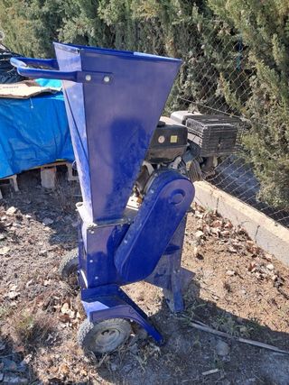 Trituradora de ramas azul