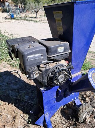 Trituradora de ramas azul