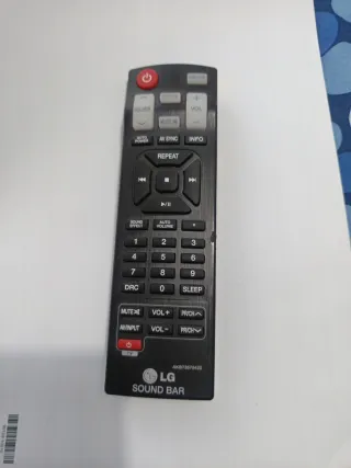 Barra de Sonido LG Negra con mando a distancia