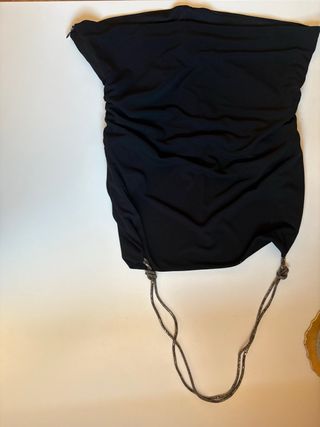 Top negro con detalles en en pedrería