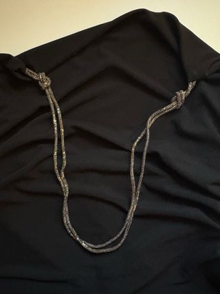 Top negro con detalles en en pedrería