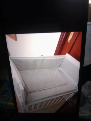 Cuna de bebé blanca