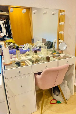 Tocador blanco con luces LED y espejo