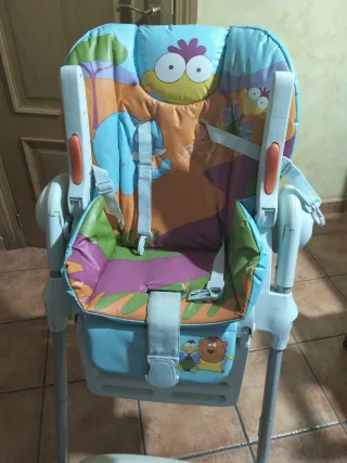 Trona de bebé con estampado infantil