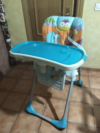 Trona de bebé con estampado infantil