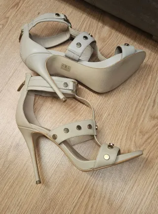 Sandalias Guess Beige Mujer