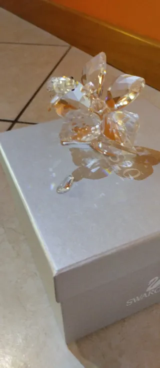 Swarovski ape su fiore da aggiustare