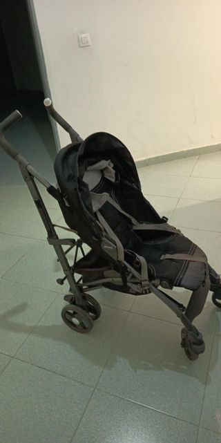 Silla de paseo negra, Marca chico.