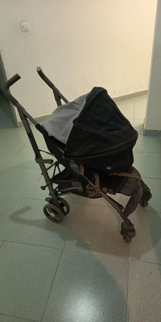 Silla de paseo negra, Marca chico.