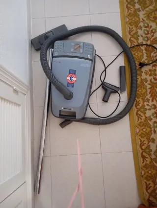 Aspiradora Compacta 1200W Electrónica