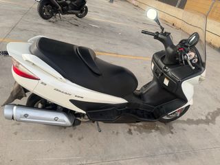 Suzuki Burgman 125 - 2011 - Único propietario