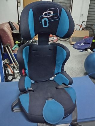 Silla coche infantil azul y negro