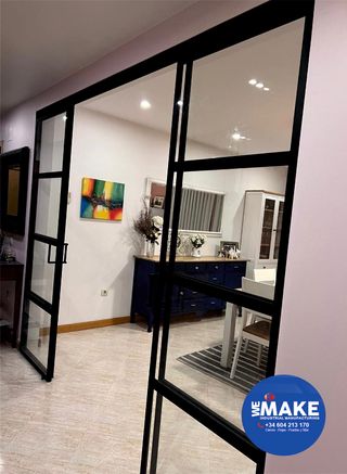 Puerta corredera cristal y metal