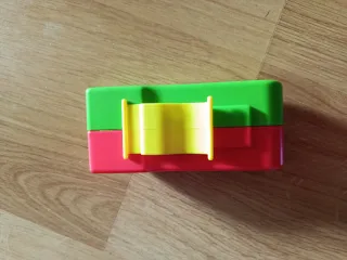 Chicletera antigua de plástico