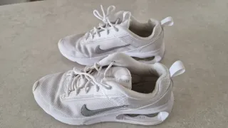 Zapatillas Nike Air Max Blancas y Plateadas