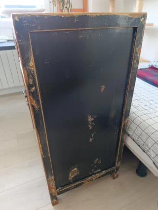 Cómoda de madera pintada estilo oriental