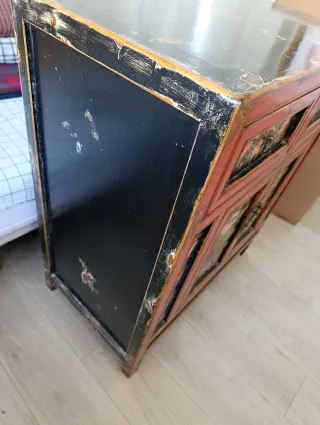 Cómoda de madera pintada estilo oriental