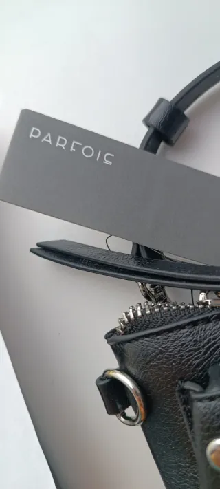 Bolso Parfois negro con tachas