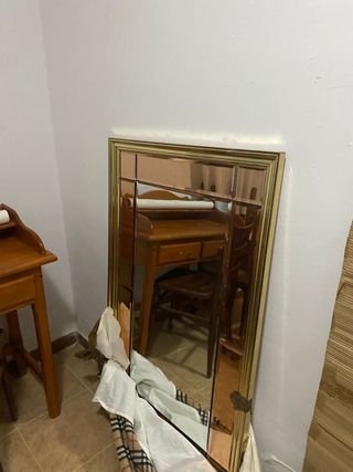 Grande specchio bisellato in legno e vetro