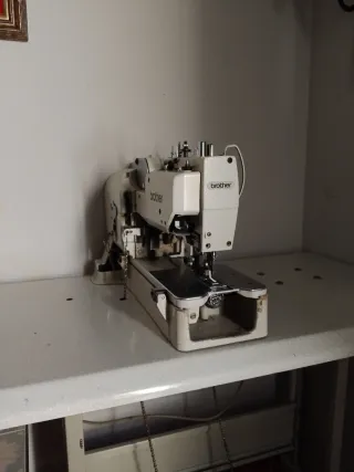 Maquina de Coser Industrial (Ojaladora) Brother