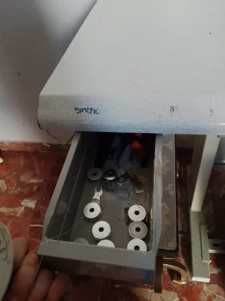 Maquina de Coser Industrial (Ojaladora) Brother