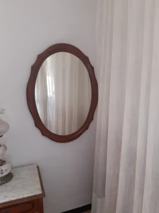 Specchio ovale in legno