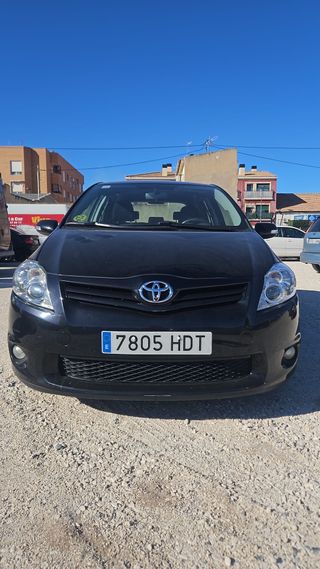 Toyota Auris 2011